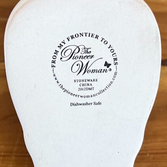 The Pioneer Woman's Celia Spring Flowers Ceramic Pie Server - Picture 3 of 5